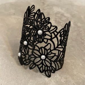 Floral pattern cuff bracelet